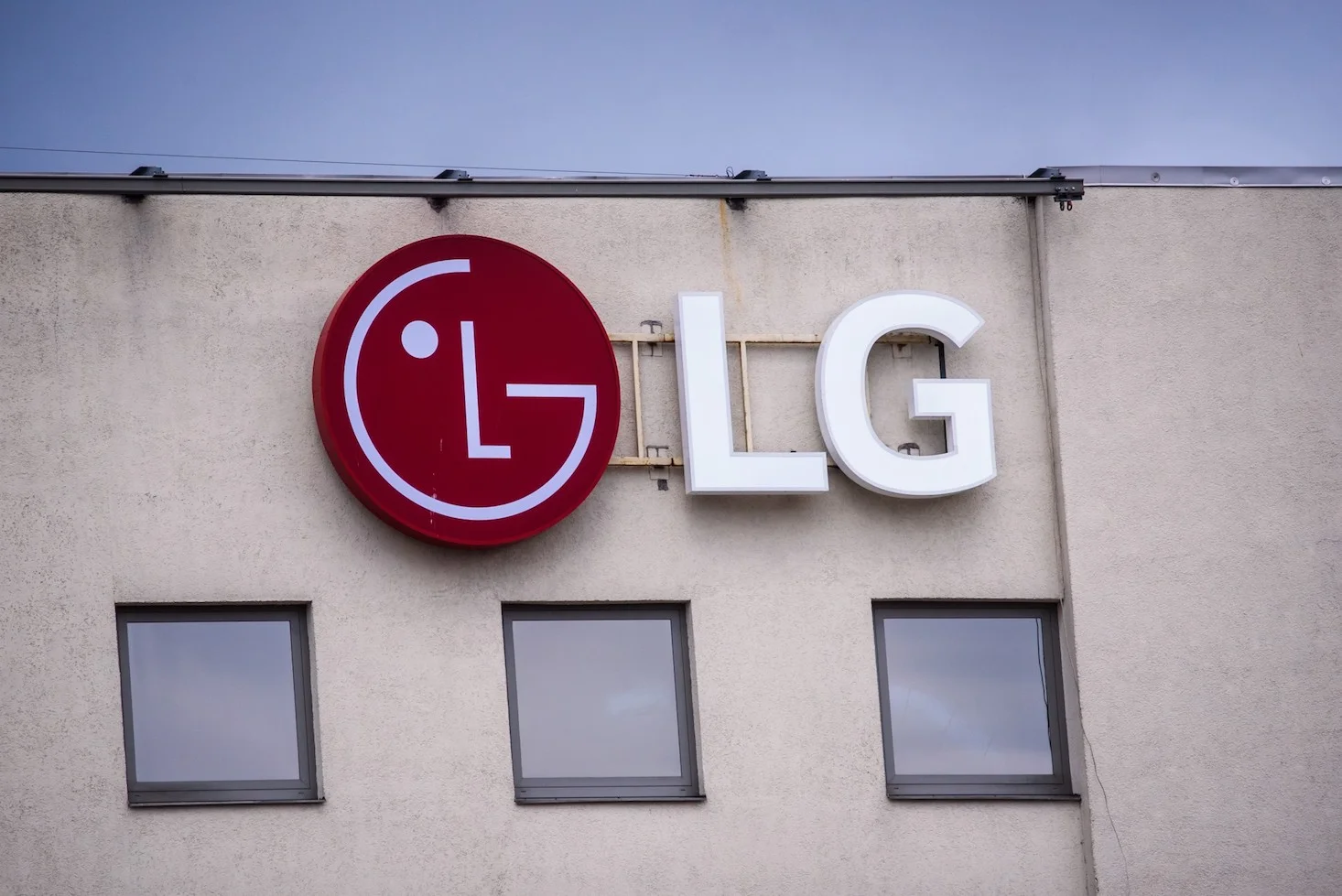 LG Unveils 2025 AI-Powered gram Laptops at CES