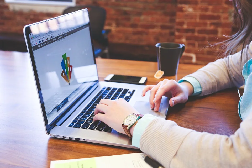 Udacity Or Coursera: Which MOOC Is The Best For Artificial Intelligence And Machine Learning Upskilling?