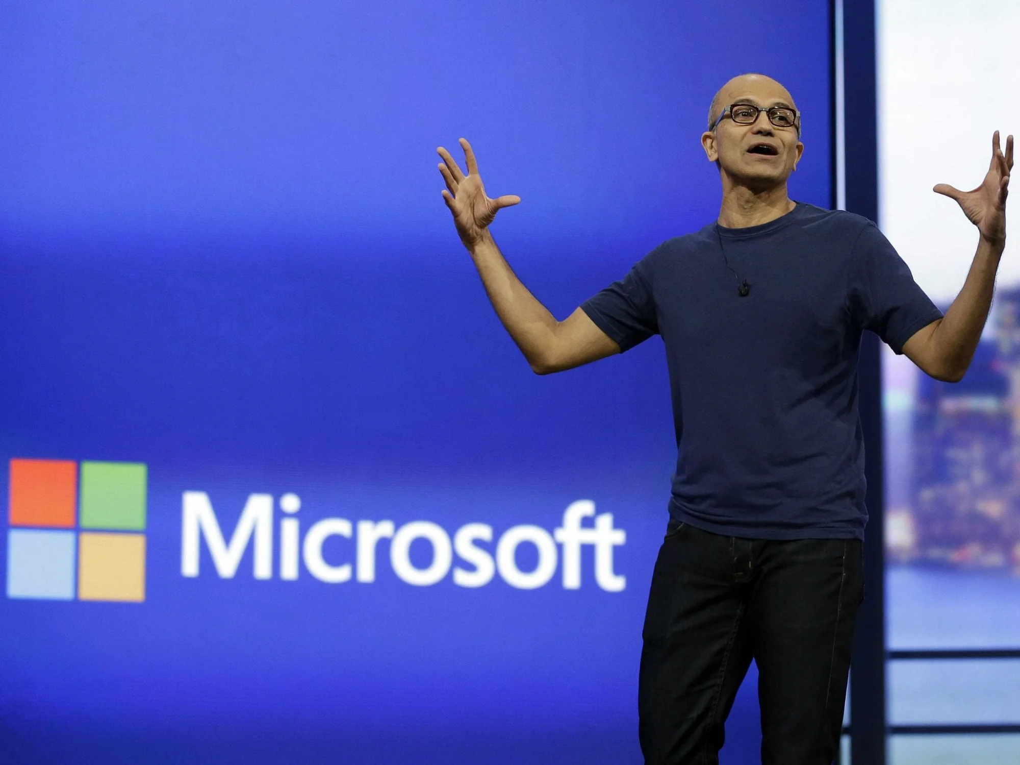 Microsoft Shares Slide as AI Spending Surges and Cloud Growth Slows