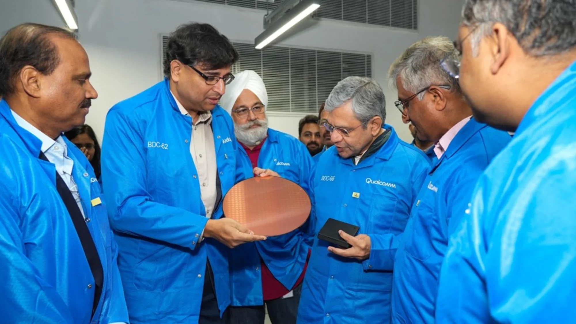 Ashwini Vaishnaw Launches Qualcomm 2 nm Chip in Bengaluru